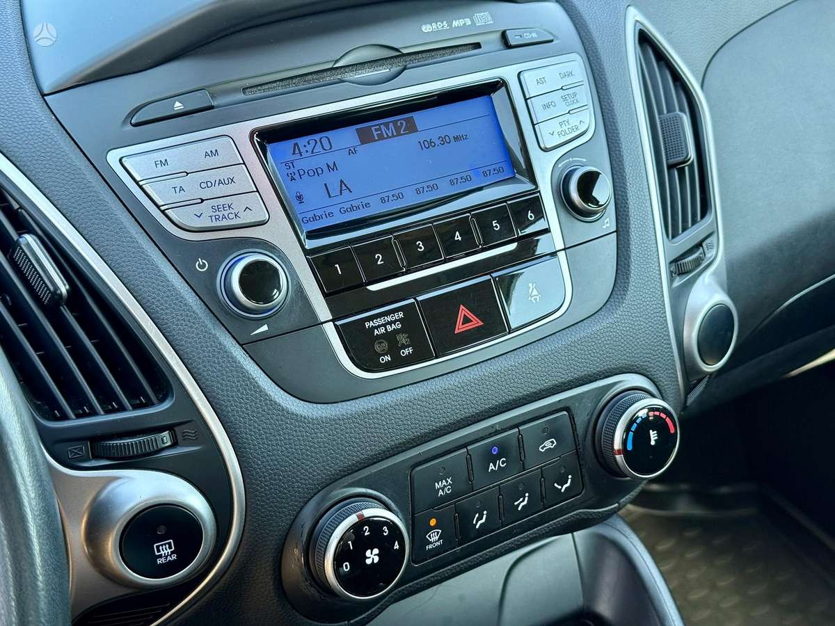 Hyundai ix35 2011 — photo 12