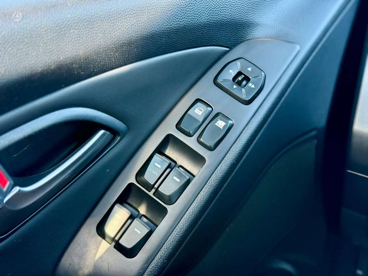 Hyundai ix35 2011 — photo 13