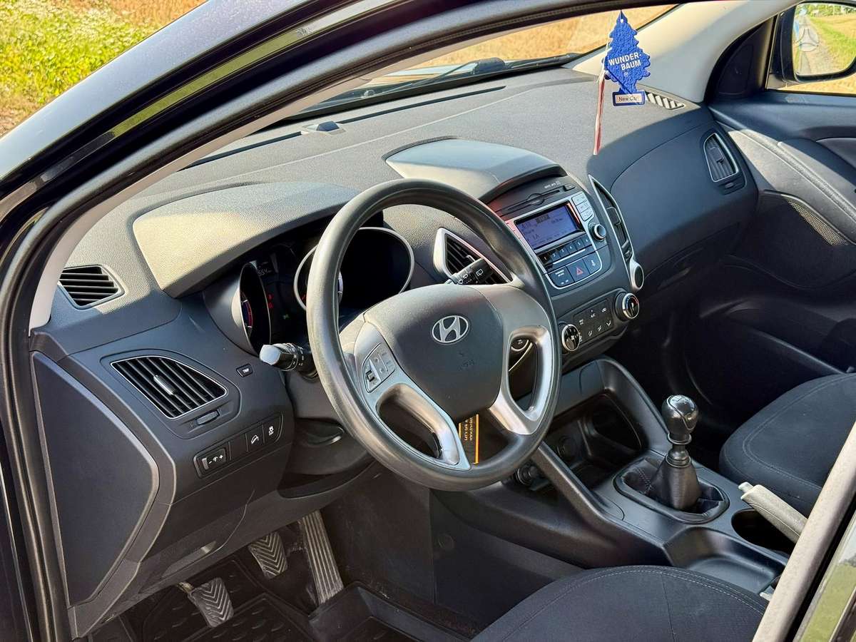 Hyundai ix35 2011 — photo 9