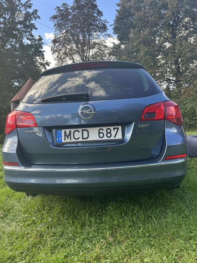 Opel Astra 2013 — салон