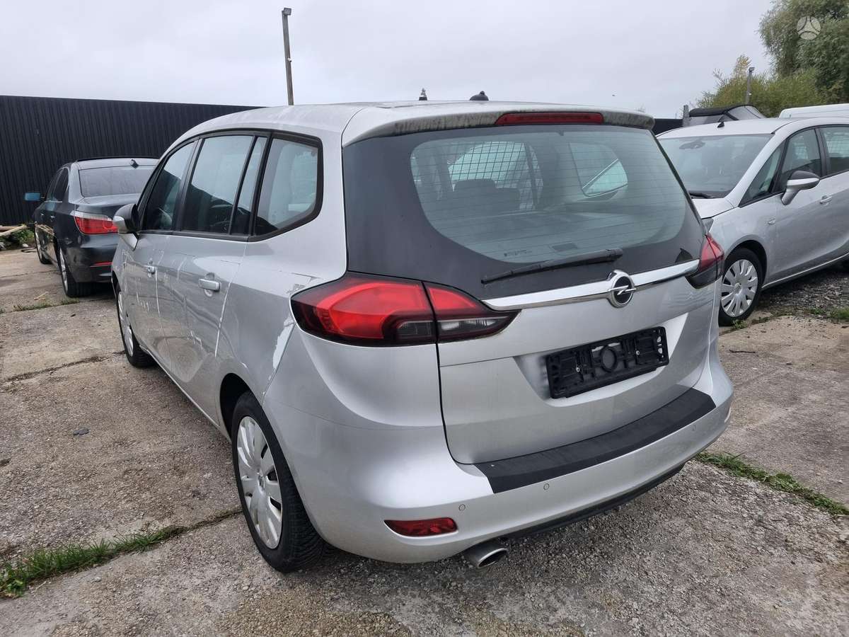 Opel Zafira 2014 — interior