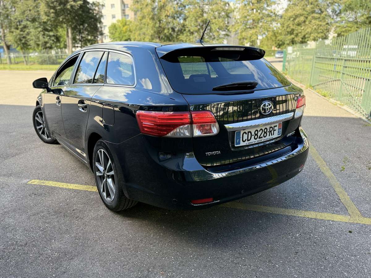 Toyota Avensis 2012 — photo 6