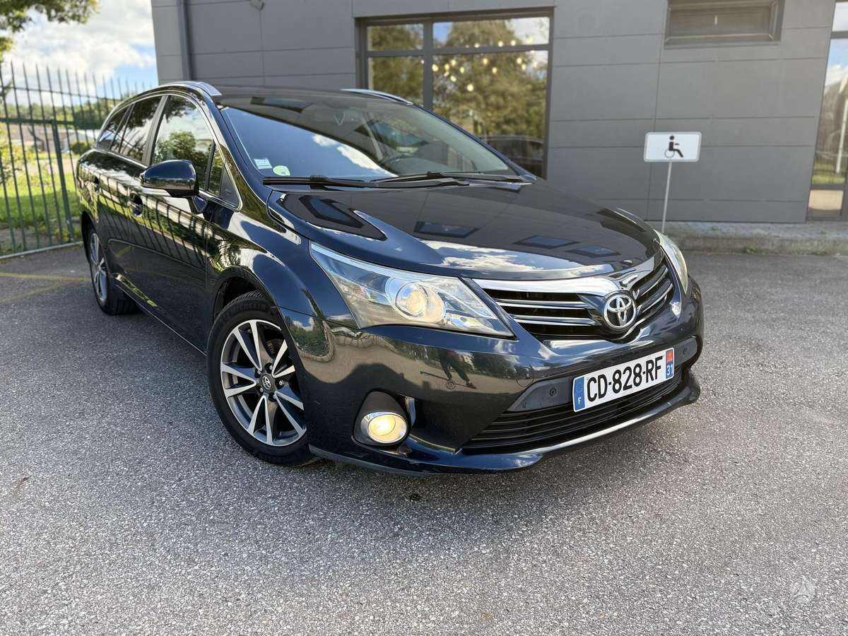 Toyota Avensis 2012 — photo 7