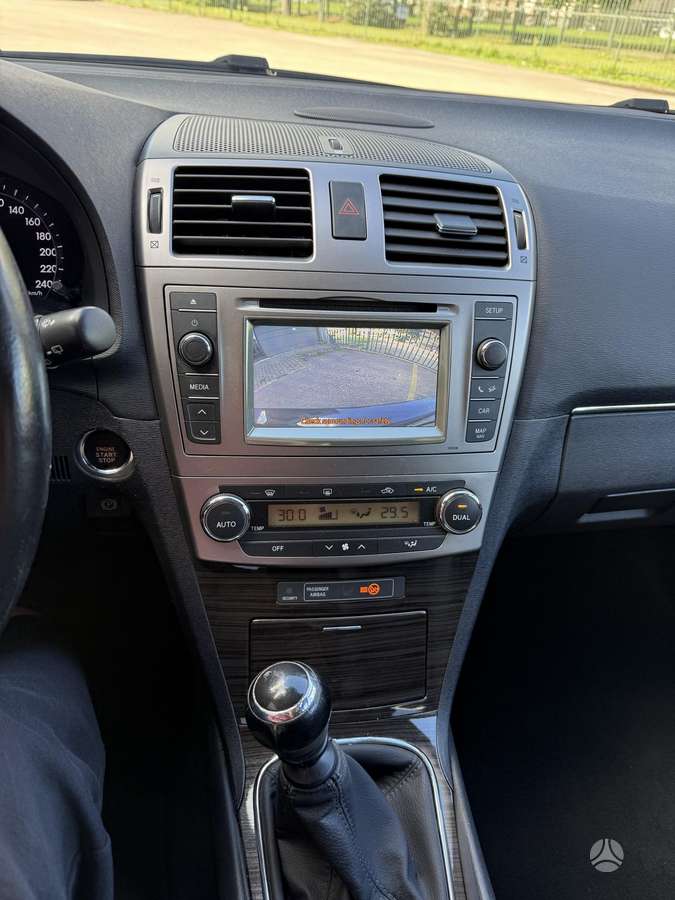 Toyota Avensis 2012 — photo 8