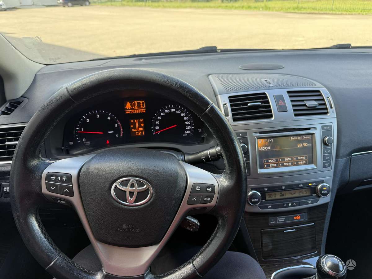 Toyota Avensis 2012 — photo 9