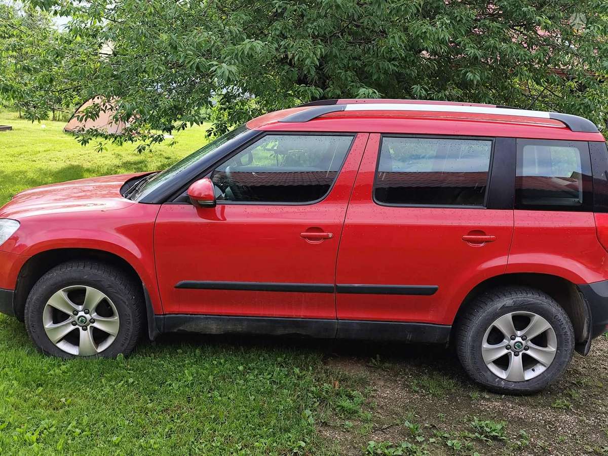 Skoda Yeti 2013 — rear view