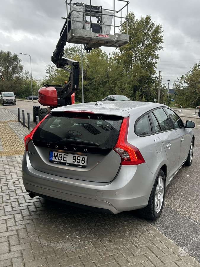 Volvo V60 2015 — фото 10
