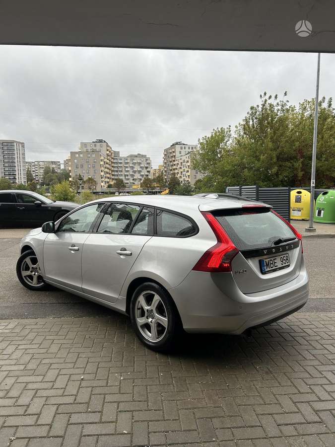 Volvo V60 2015 — вигляд ззаду