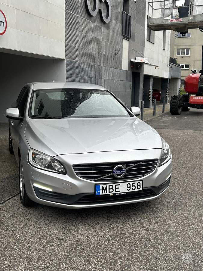 Volvo V60 2015 — салон