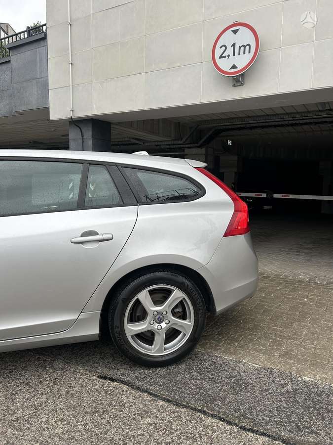 Volvo V60 2015 — двигун 1560 cm³, 116 HP (85kW)
