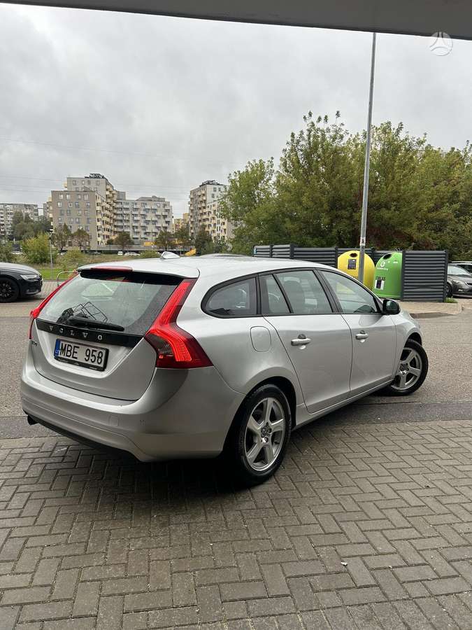 Volvo V60 2015 — фото 5