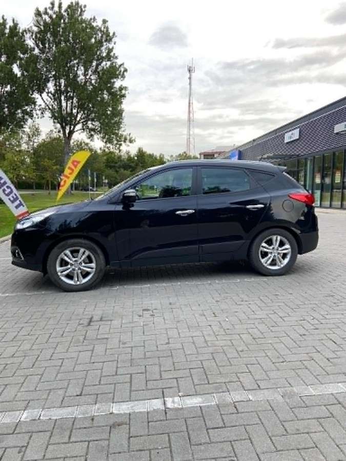 Hyundai ix35 2012 — rear view