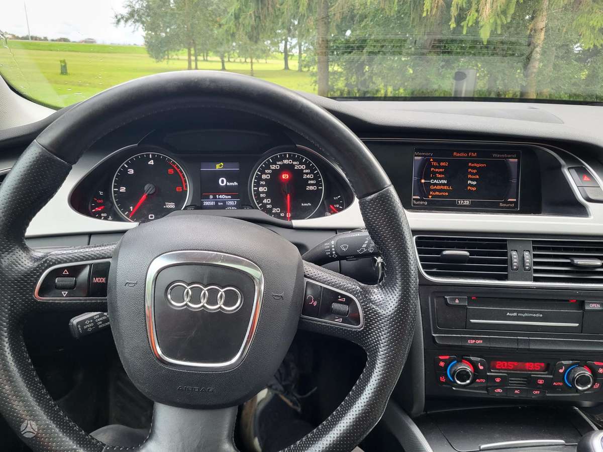 Audi A4 2010 — photo 11