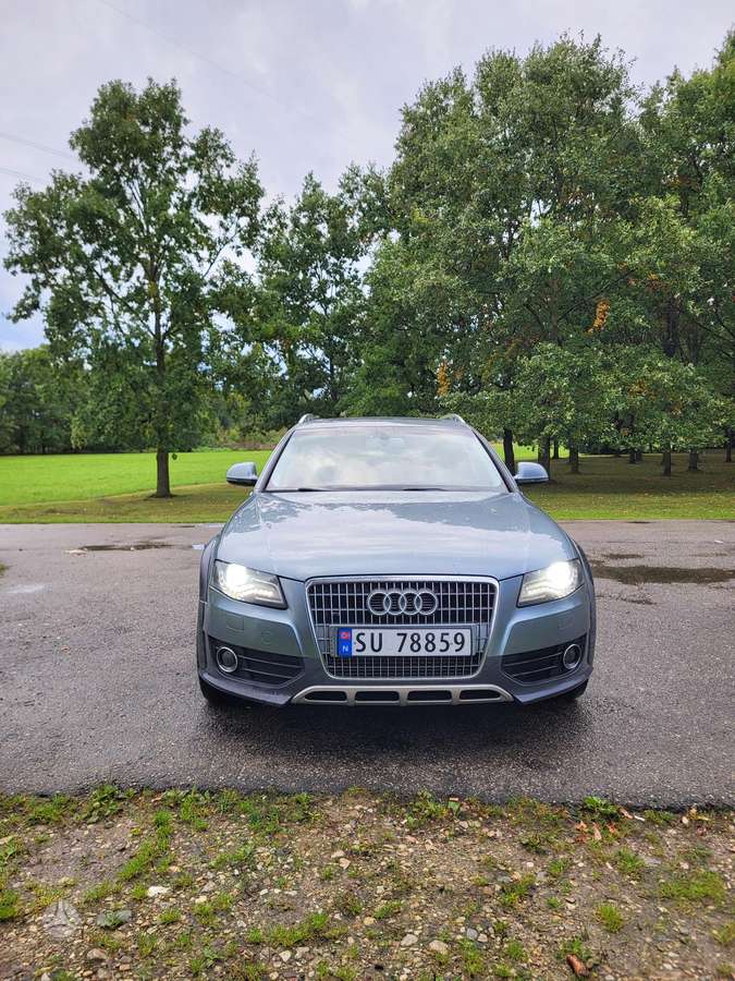 Audi A4 2010 — interior