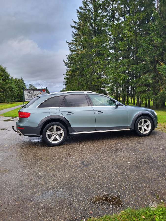 Audi A4 2010 — photo 6