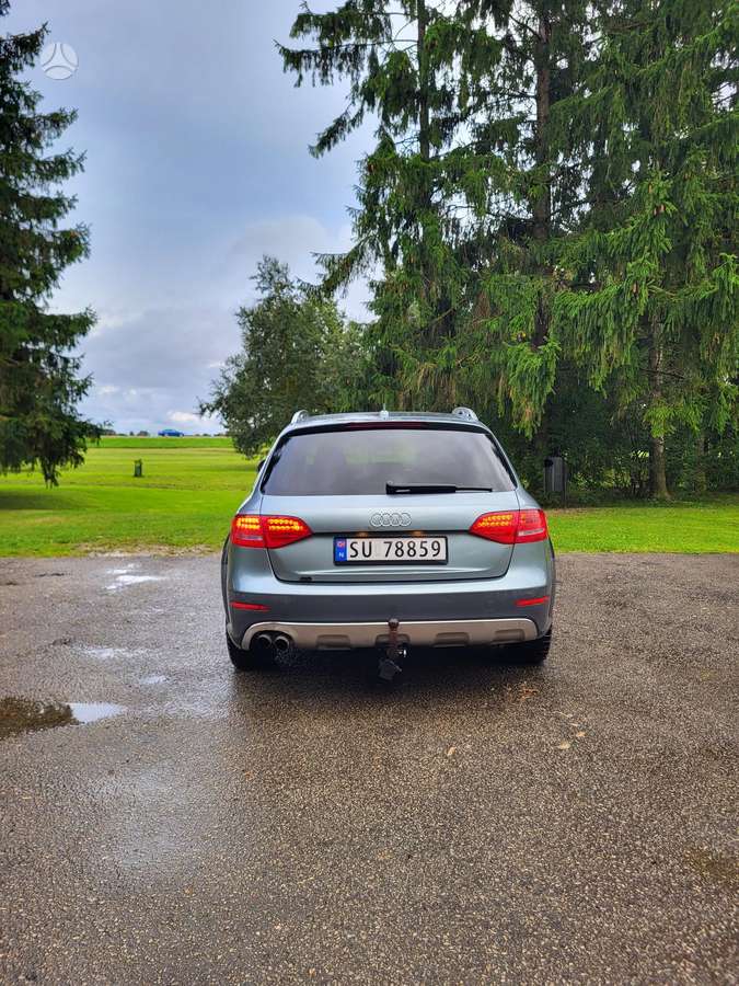 Audi A4 2010 — photo 7
