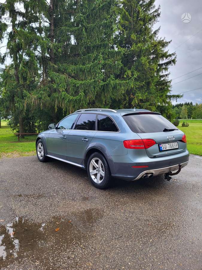 Audi A4 2010 — photo 8