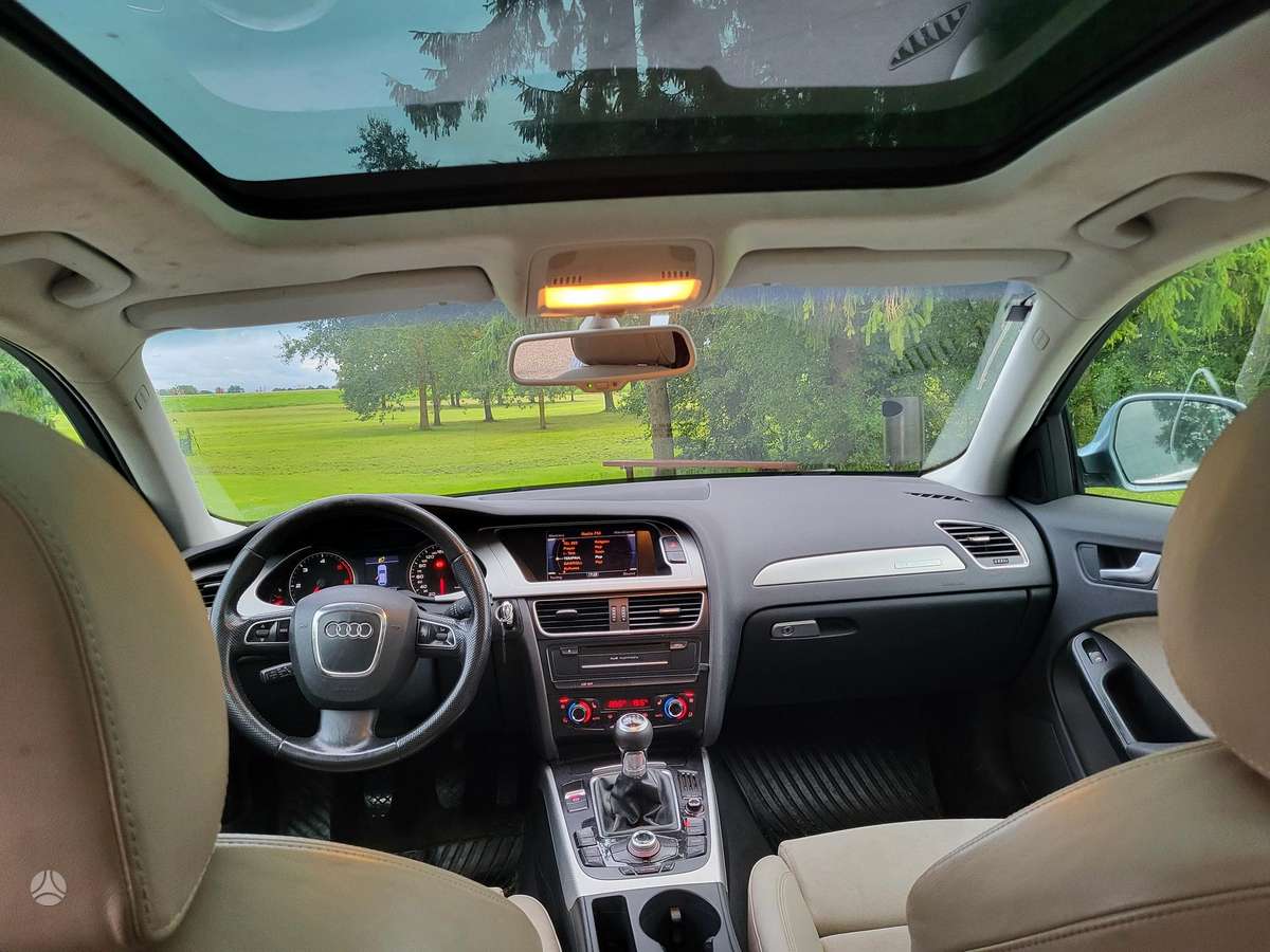 Audi A4 2010 — photo 9