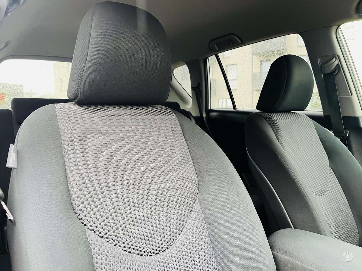 Toyota RAV4 2012 — photo 17
