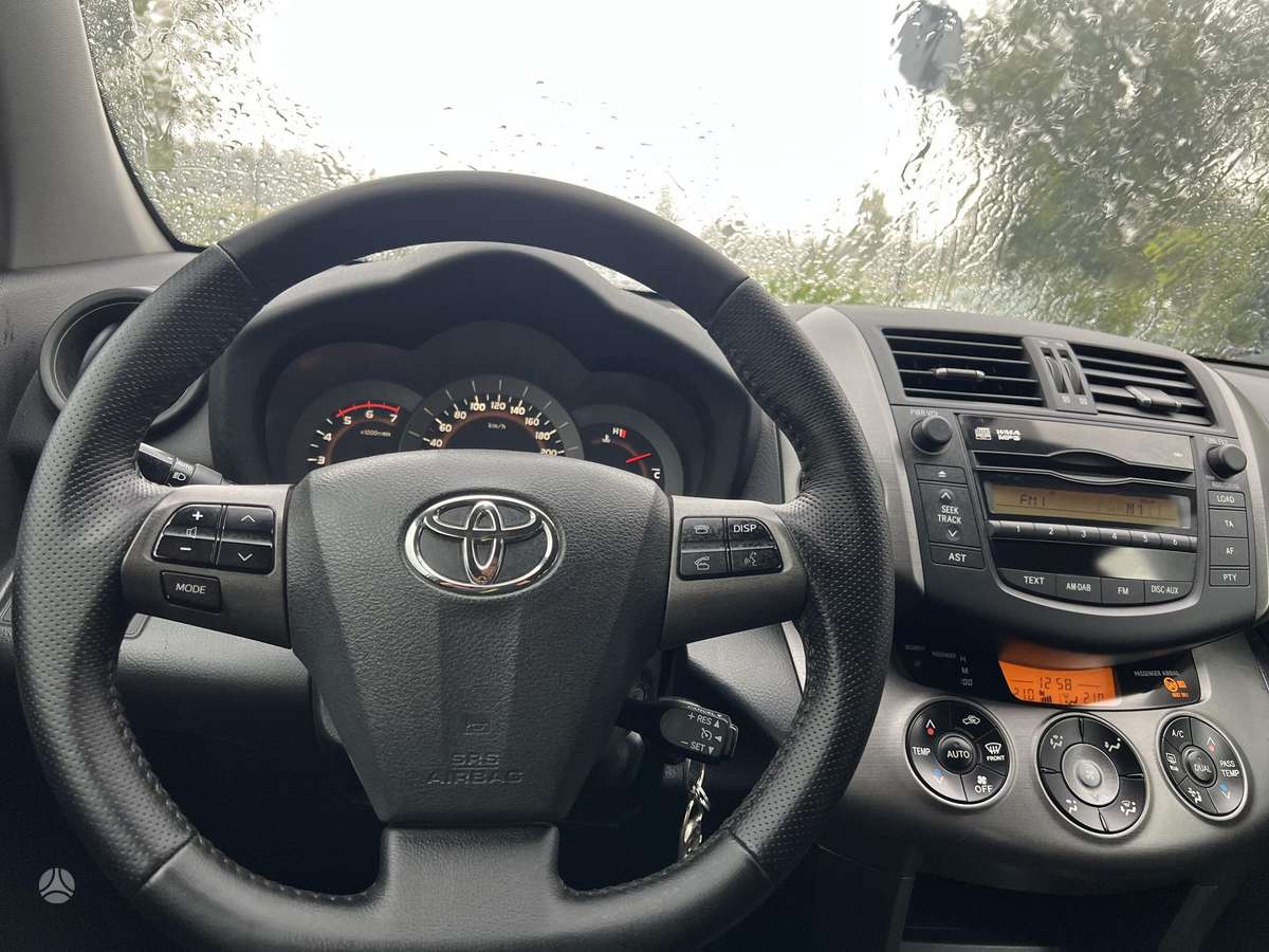 Toyota RAV4 2012 — photo 18