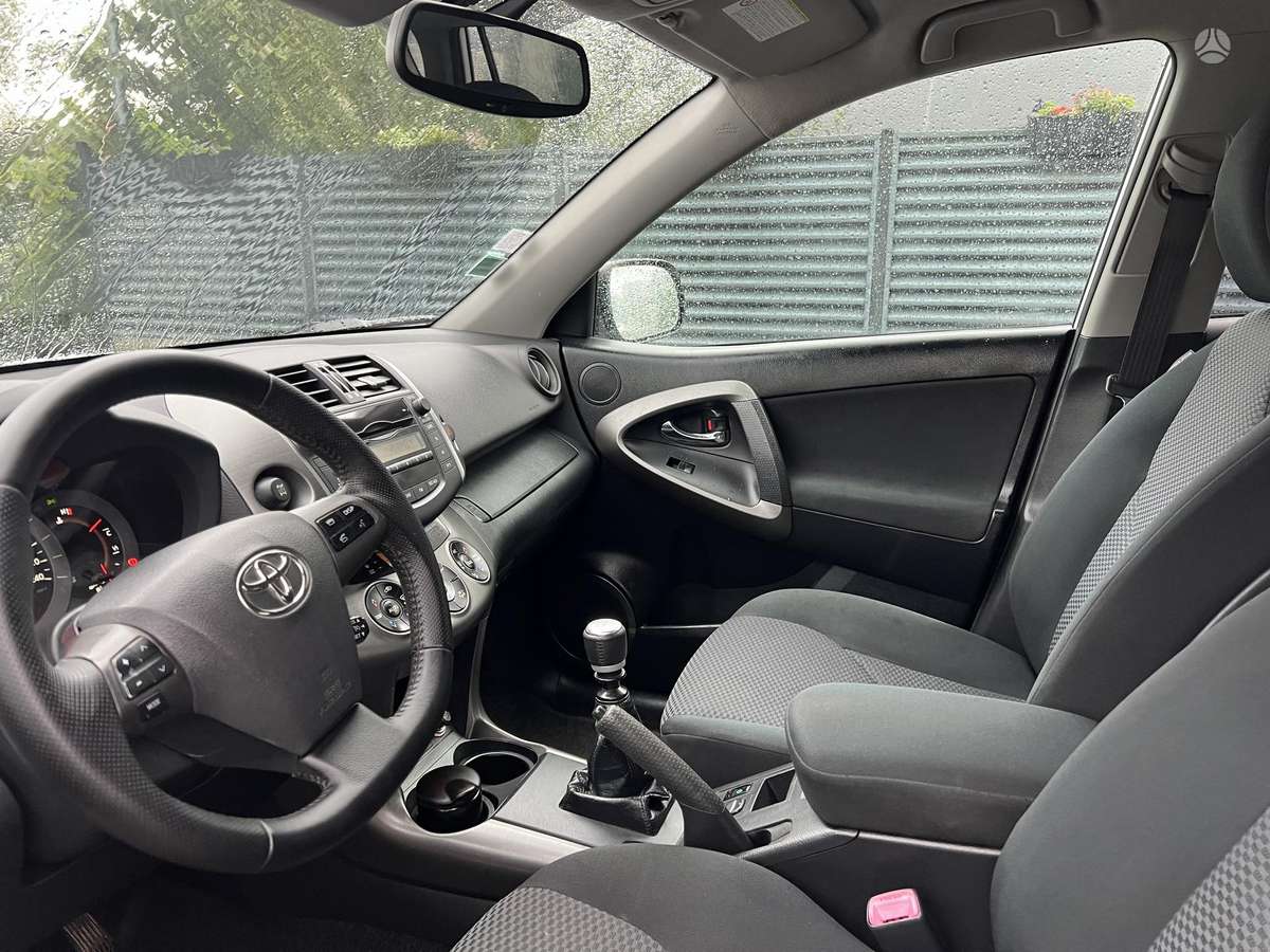 Toyota RAV4 2012 — photo 19