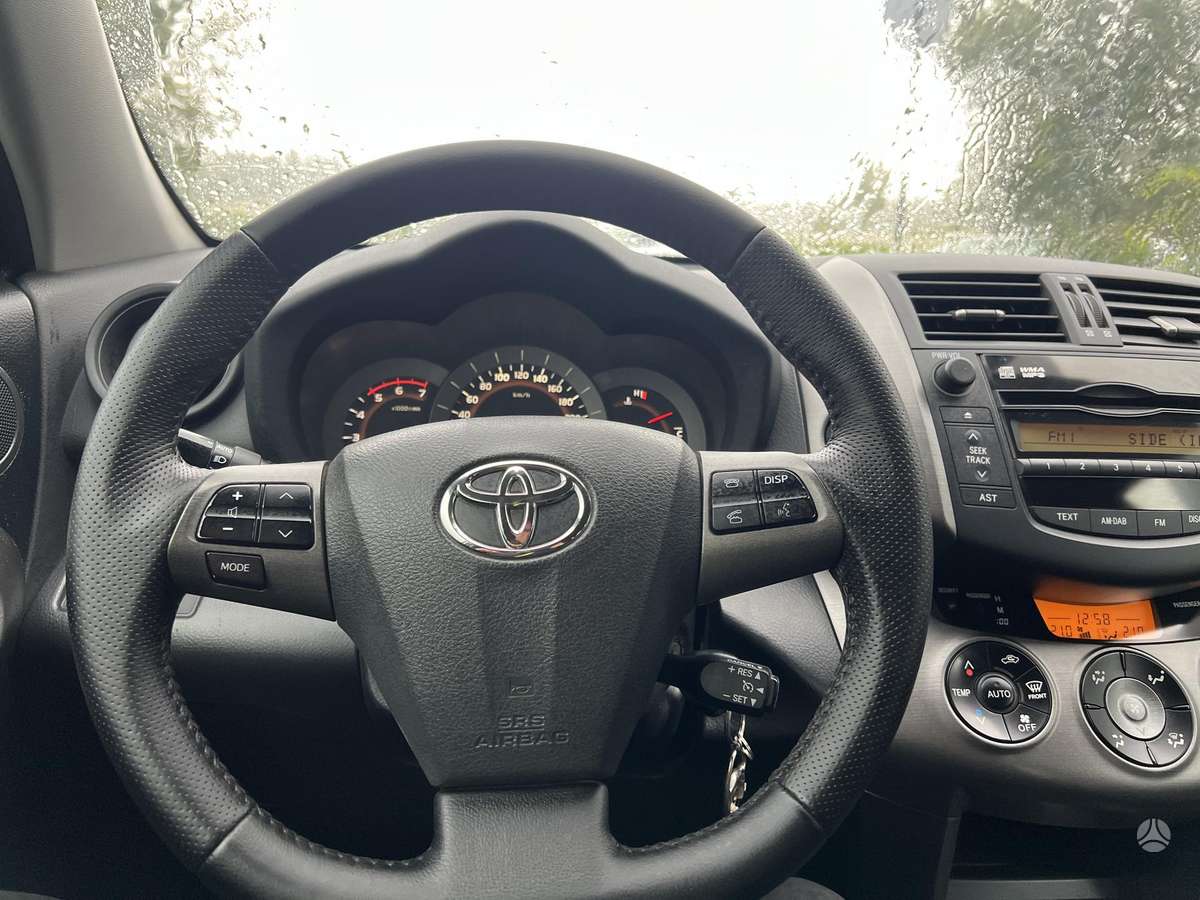 Toyota RAV4 2012 — photo 21