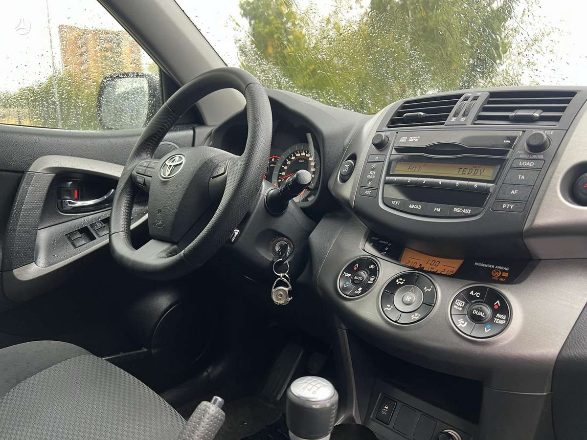 Toyota RAV4 2012 — photo 25