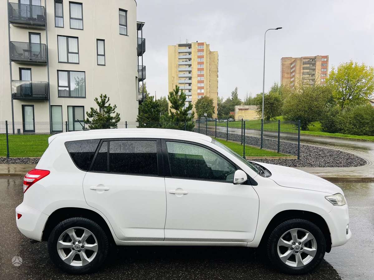 Toyota RAV4 2012 — photo 9
