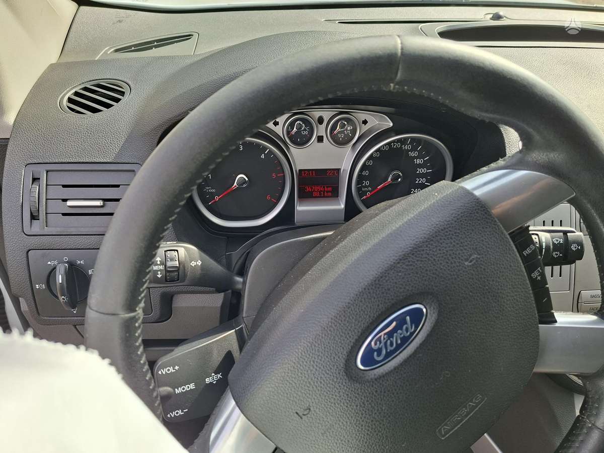 Ford Kuga 2010 — photo 10