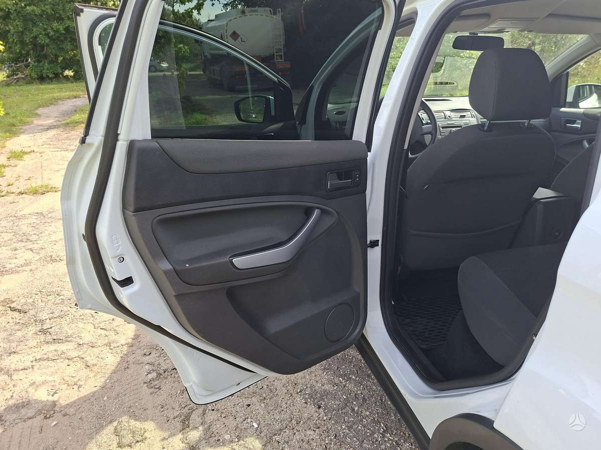 Ford Kuga 2010 — photo 13