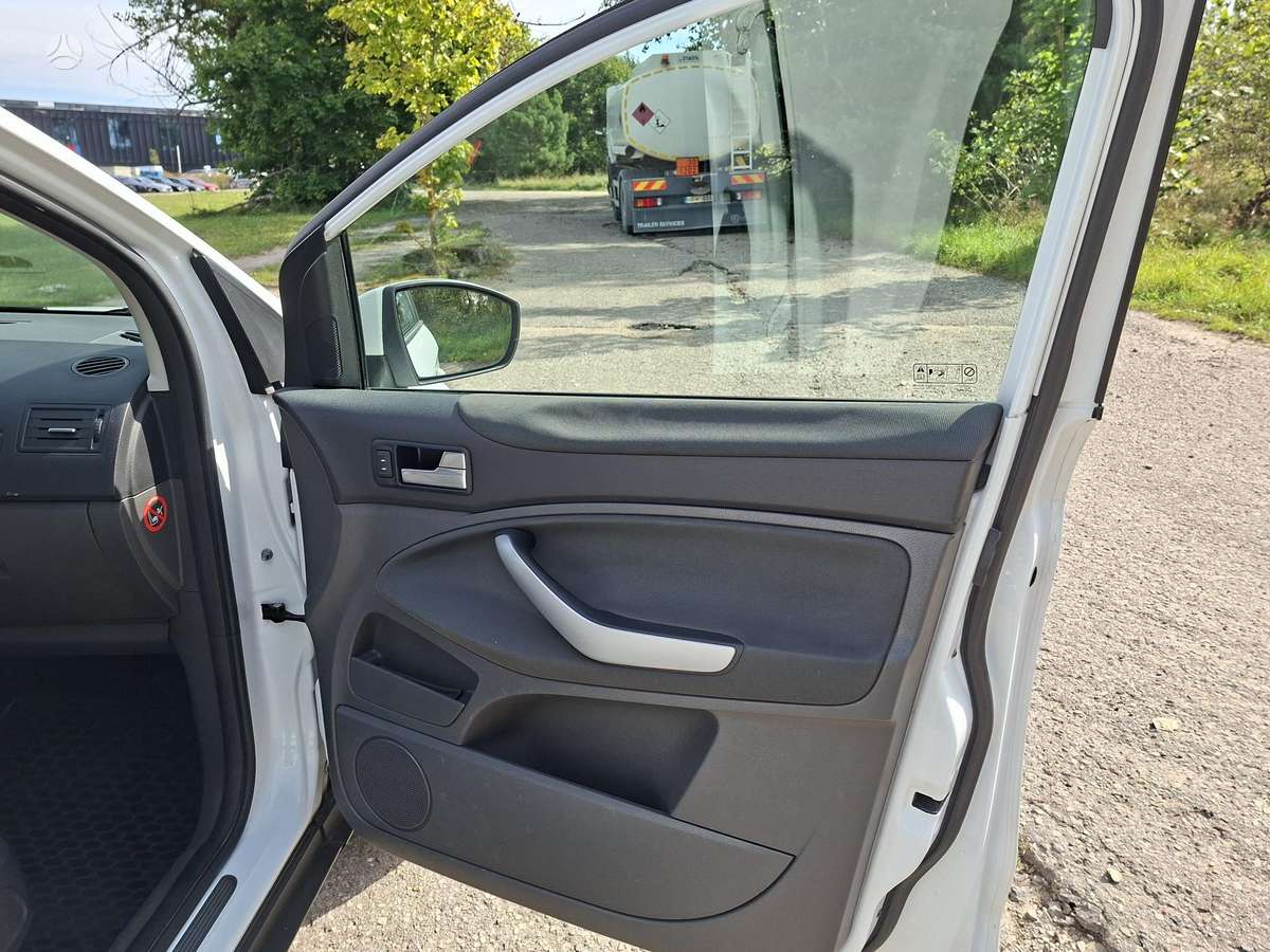 Ford Kuga 2010 — photo 20