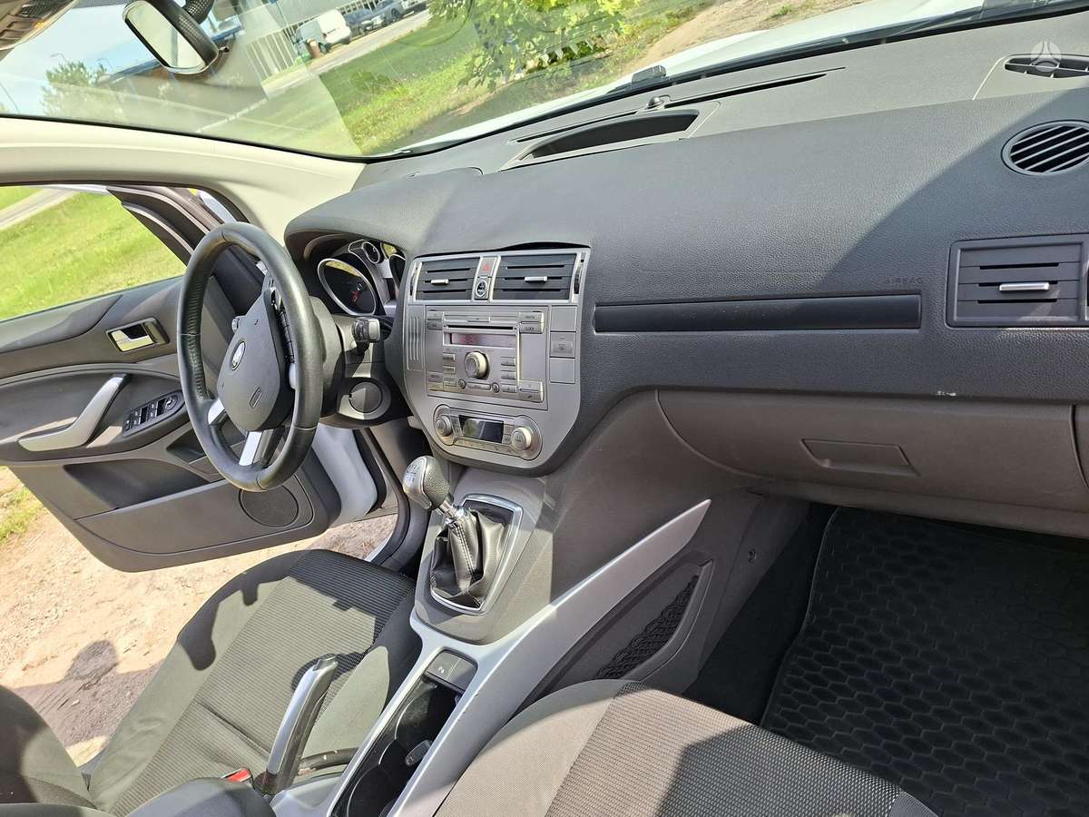 Ford Kuga 2010 — photo 23