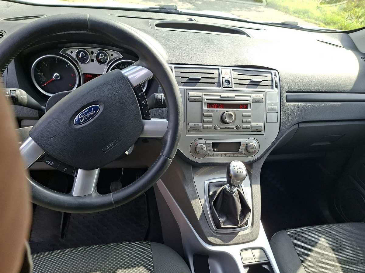 Ford Kuga 2010 — photo 24