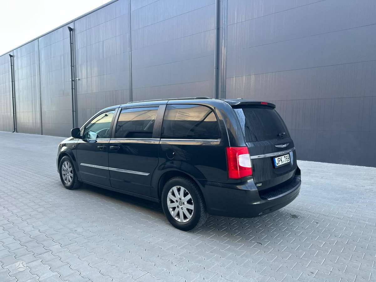 Chrysler Town 2013 — двигун 3604 cm³, 287 HP (211kW)