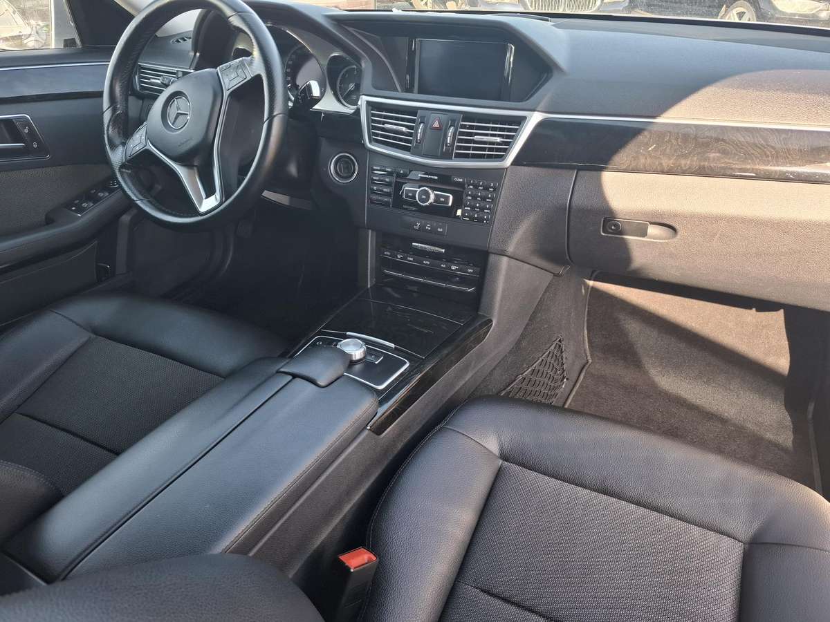 Mercedes-Benz E220 2013 — photo 16