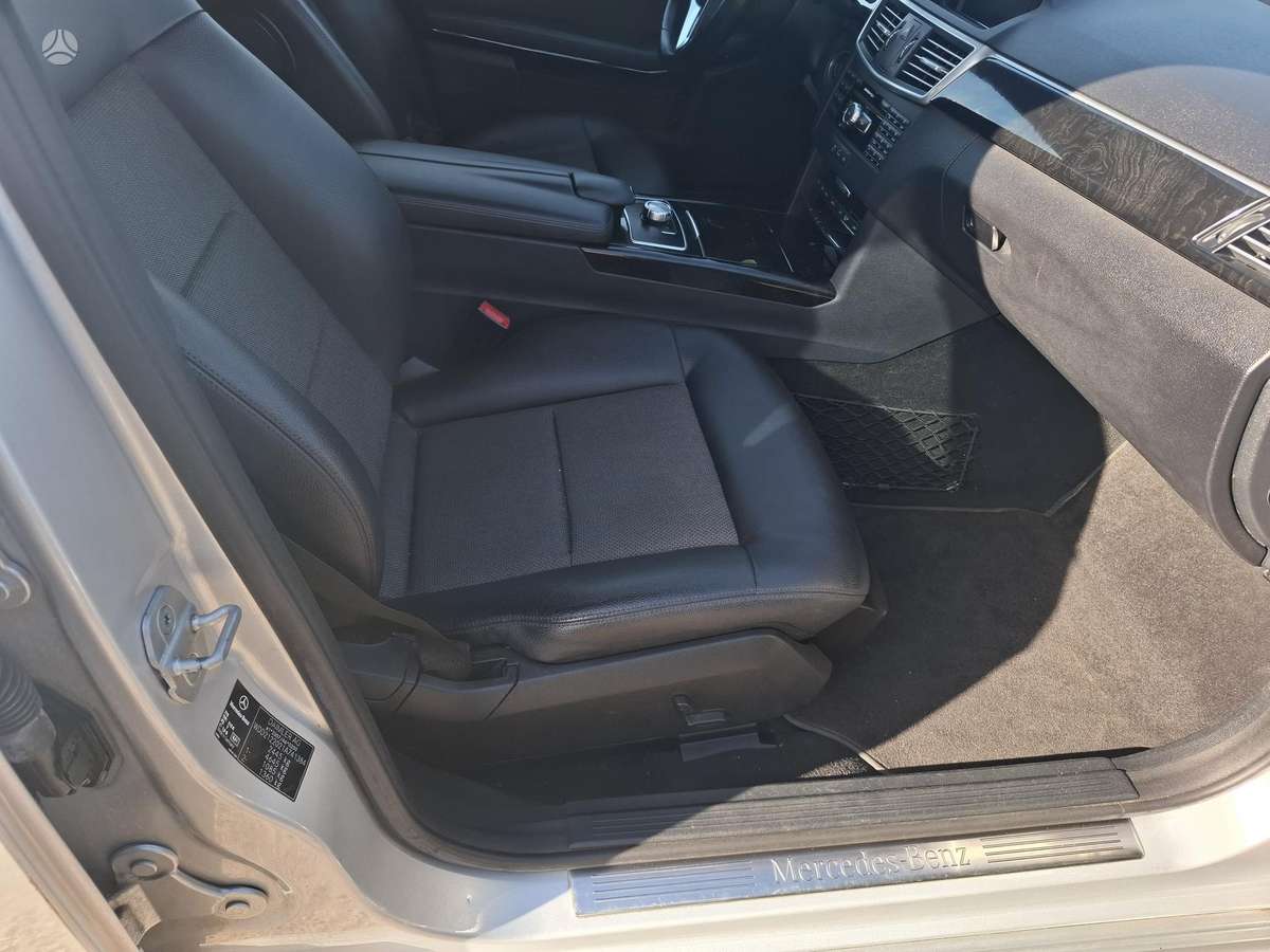 Mercedes-Benz E220 2013 — photo 18