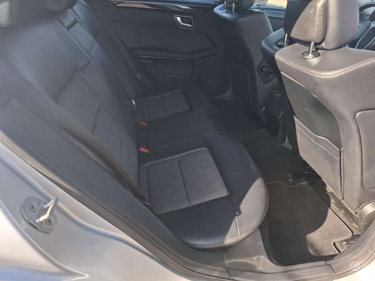 Mercedes-Benz E220 2013 — photo 19