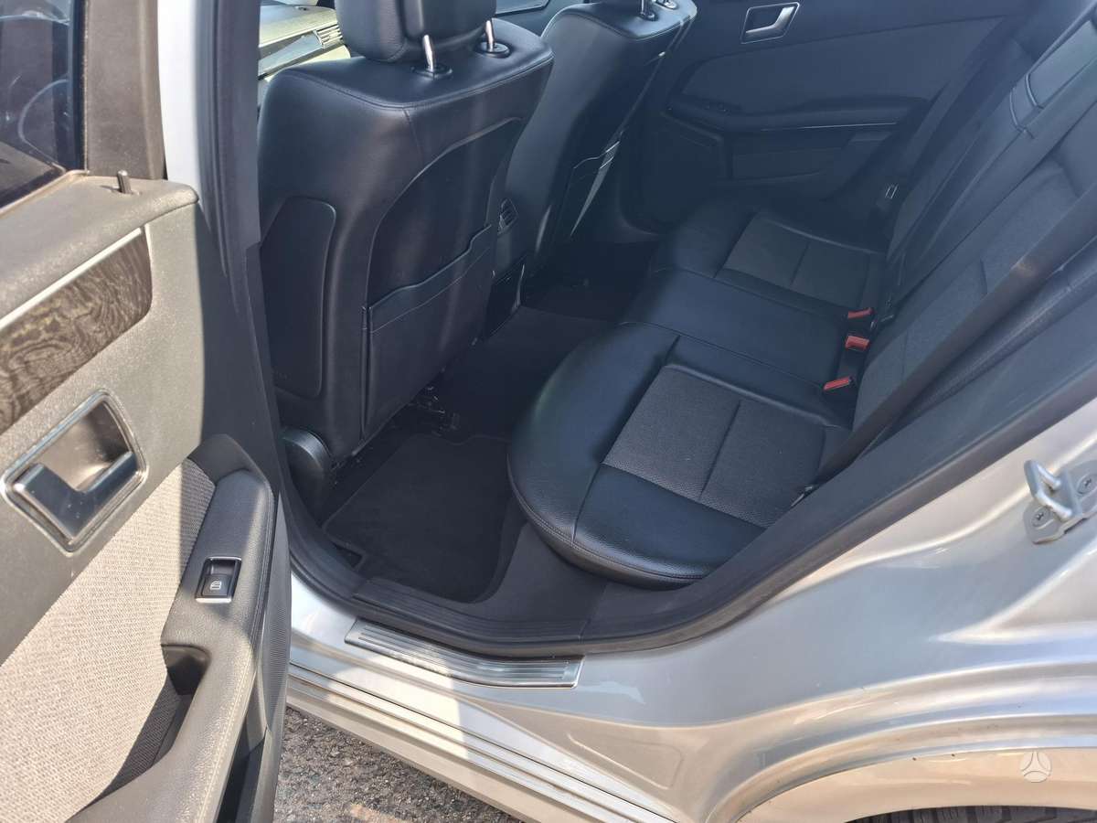 Mercedes-Benz E220 2013 — photo 20
