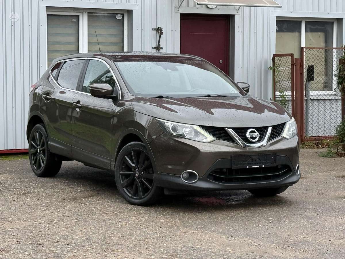 Nissan Qashqai 2014 — rear view