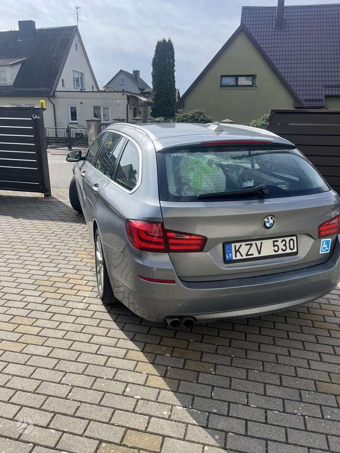 BMW 530 2010 — двигун 2993 cm³, 245 HP (180kW)