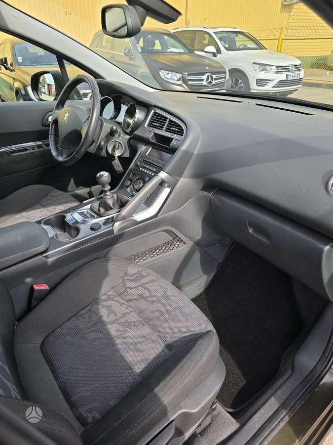 Peugeot 3008 2010 — photo 9