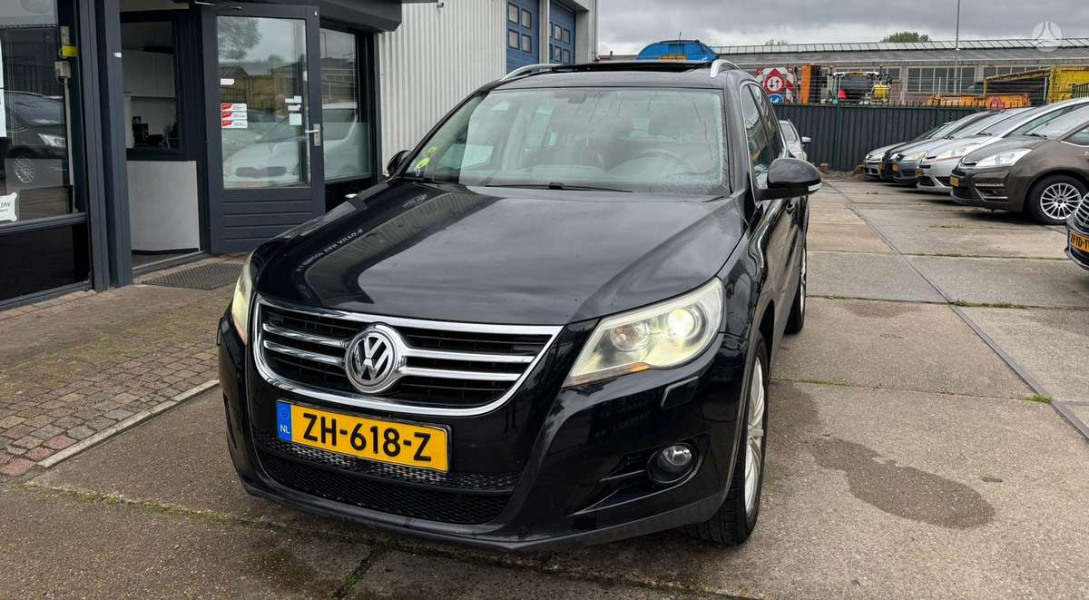 Volkswagen Tiguan 2008 — салон