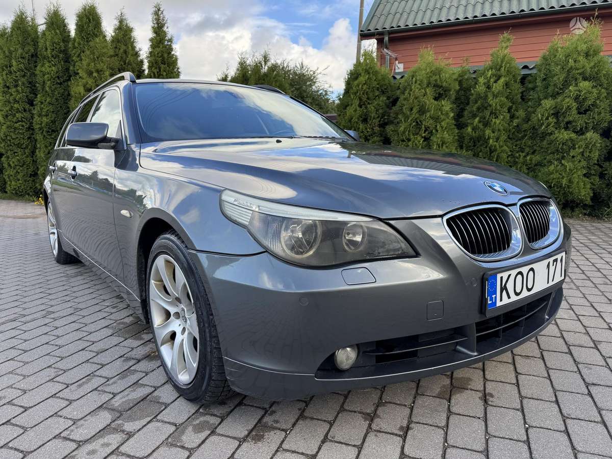 BMW 525 2006 — rear view