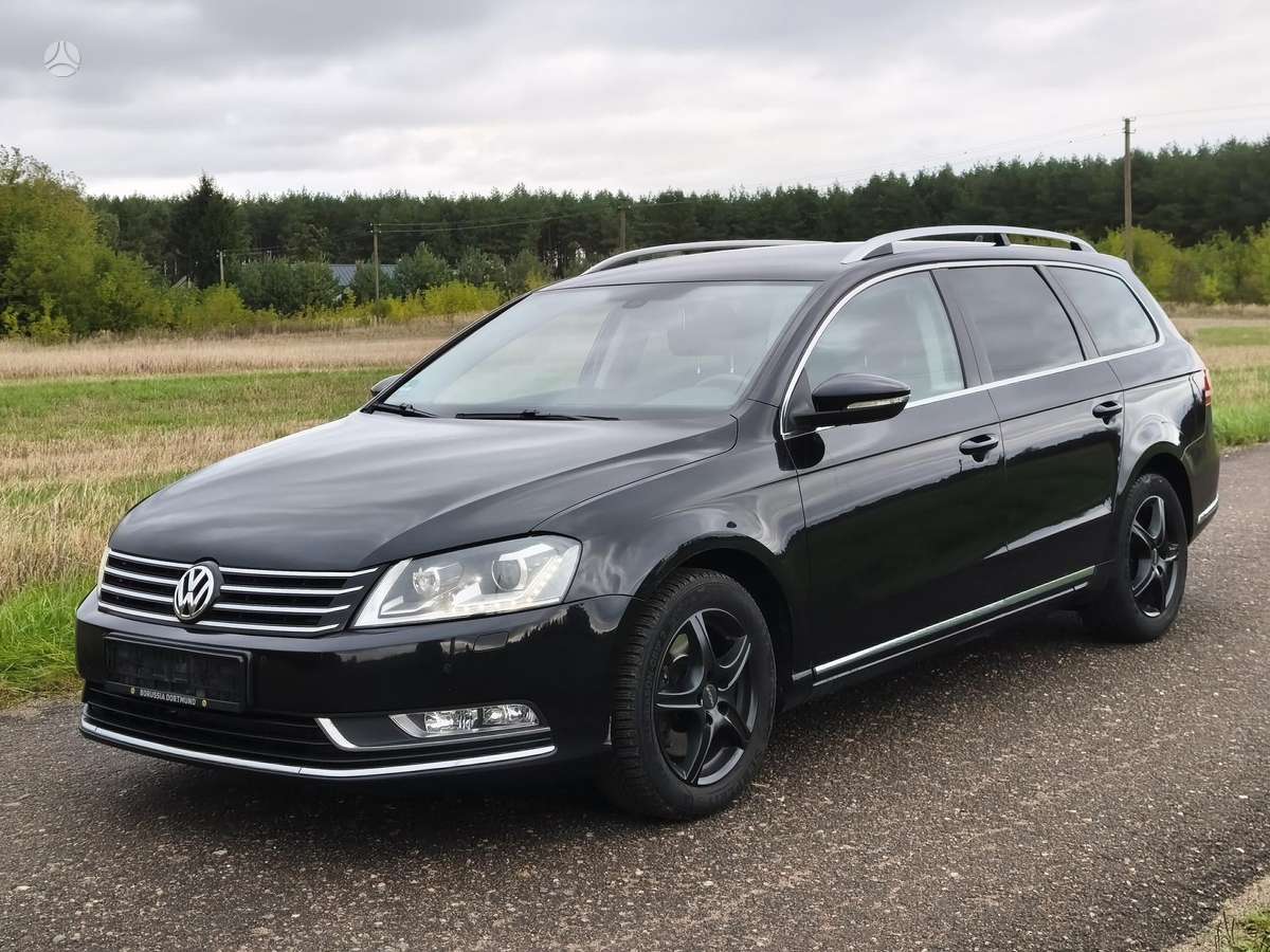 Volkswagen Passat 2012 — вигляд ззаду