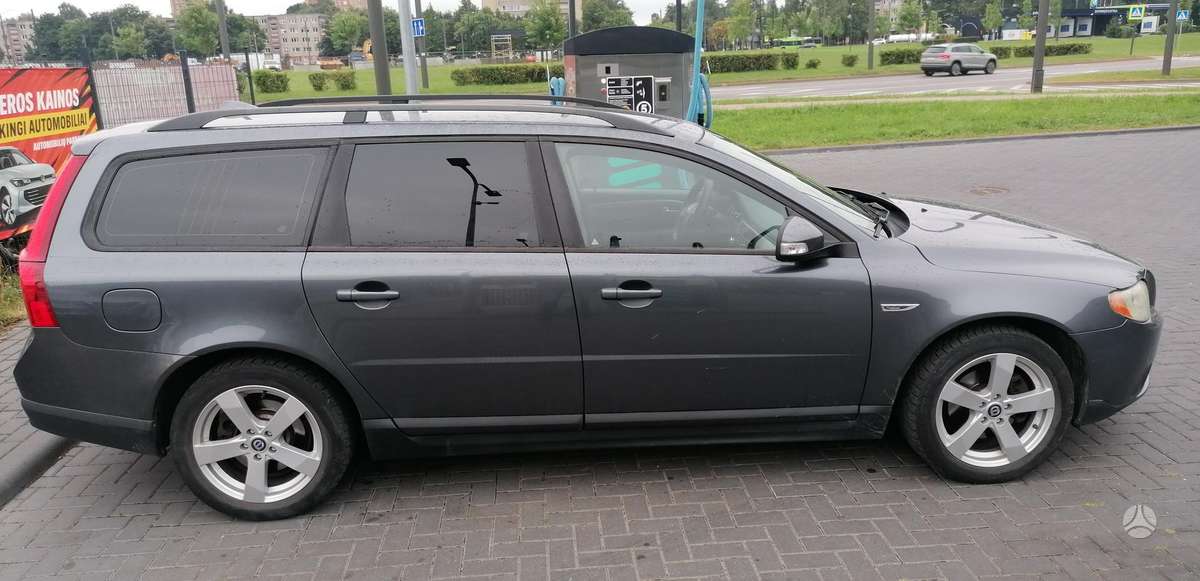 Volvo V70 2008 — вигляд ззаду