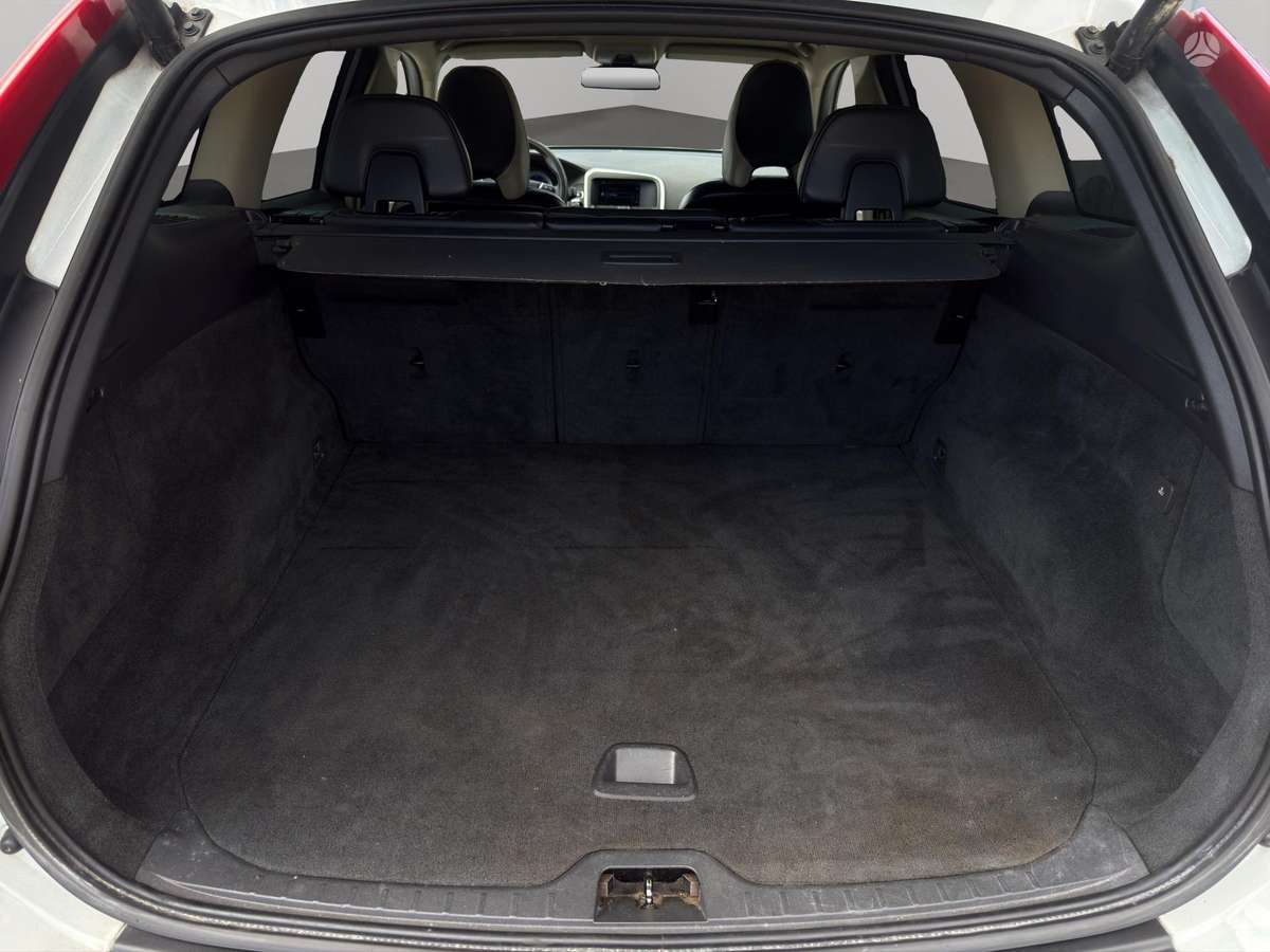 Volvo XC60 2012 — photo 10