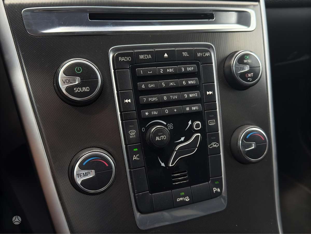 Volvo XC60 2012 — photo 16