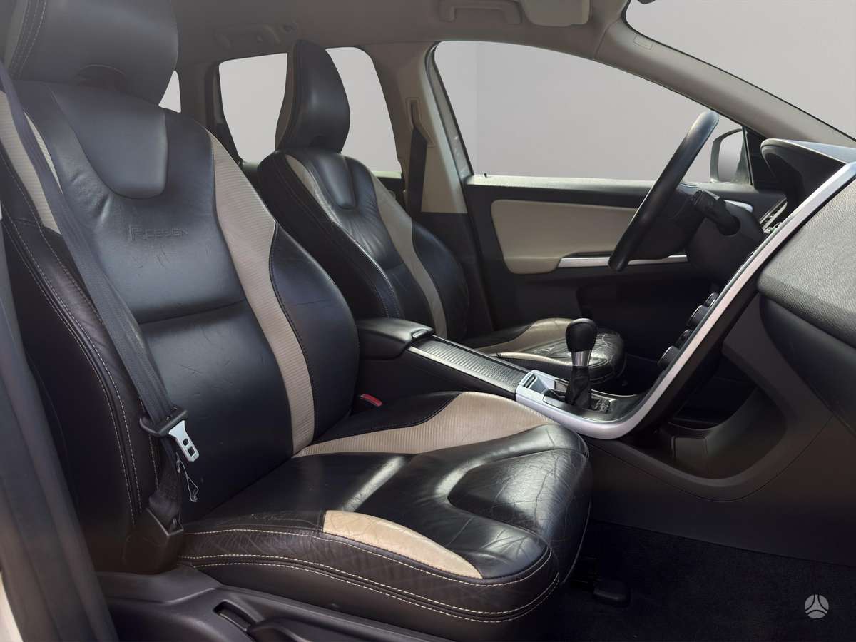 Volvo XC60 2012 — photo 8