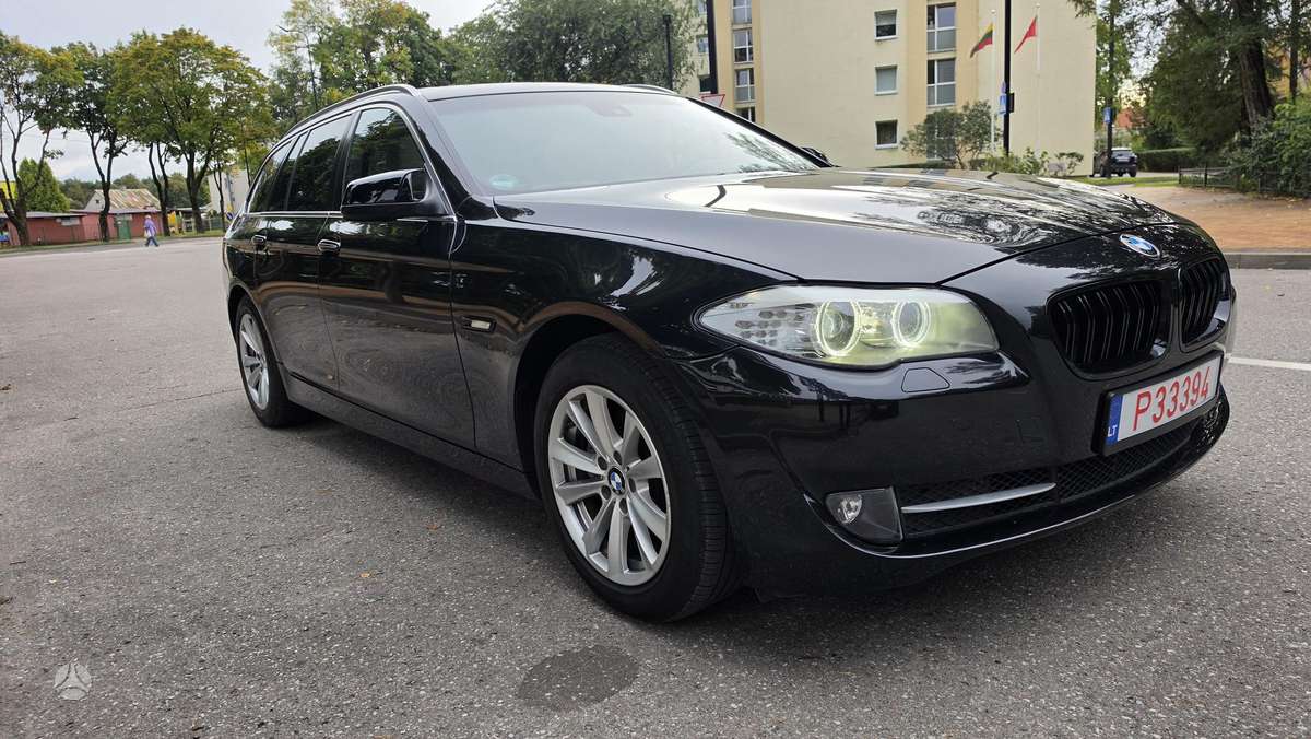 BMW 523 2010 — вигляд ззаду