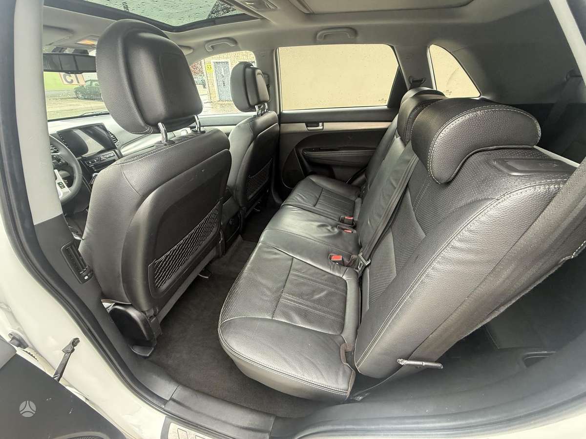 Kia Sorento 2011 — photo 10